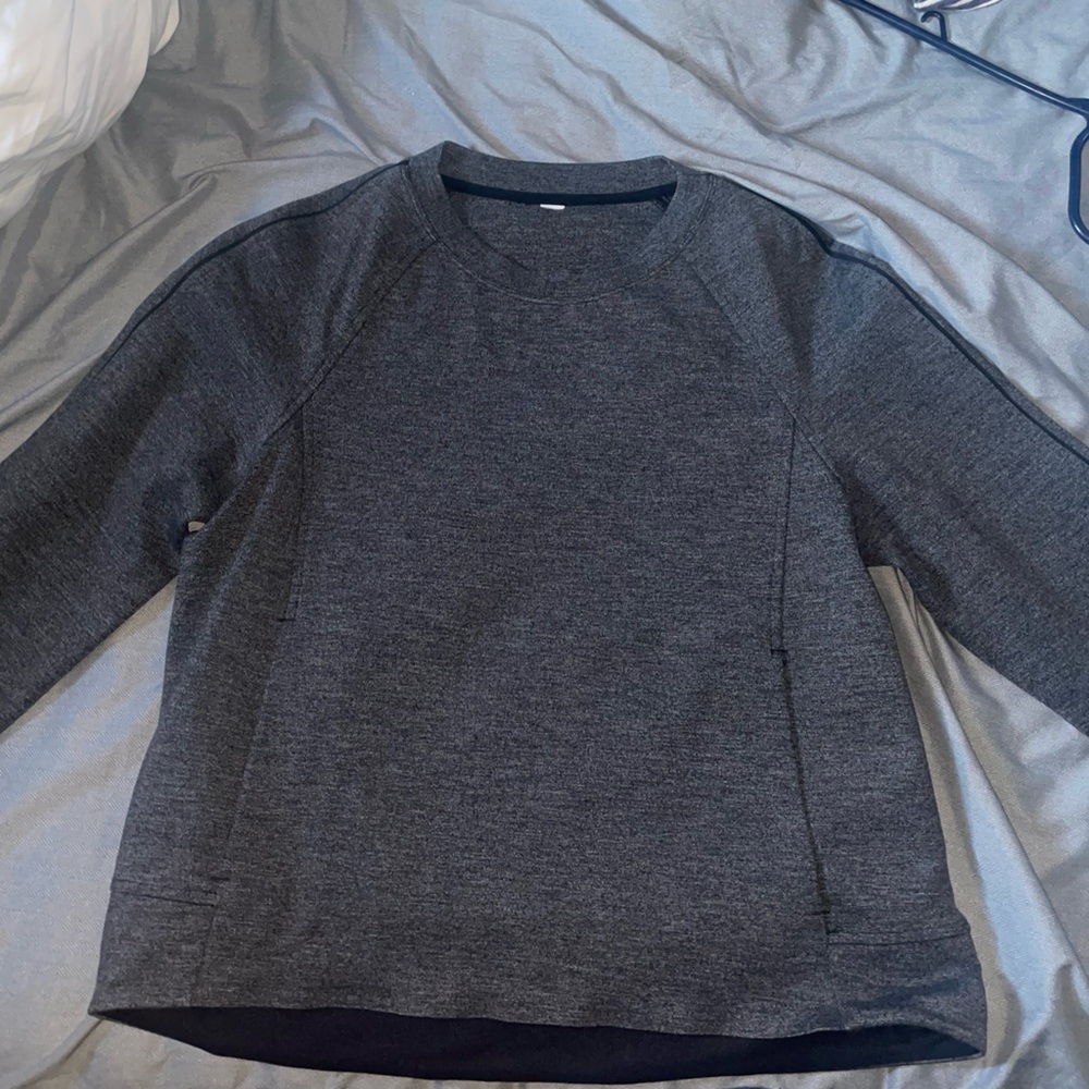 Gray Lululemon size 4 cropped sweatshirt with pockets
